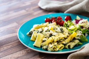 Rigatoni mit Spinat und Ziegenkäse