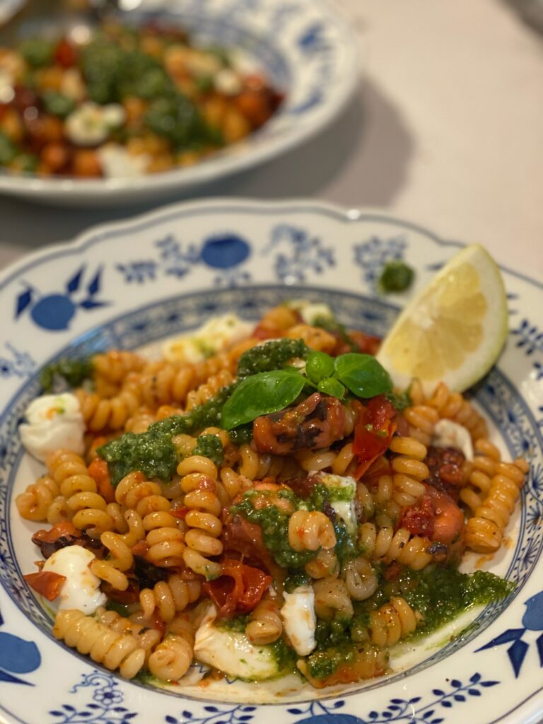 Fusilli mit Tintenfisch-Ragout