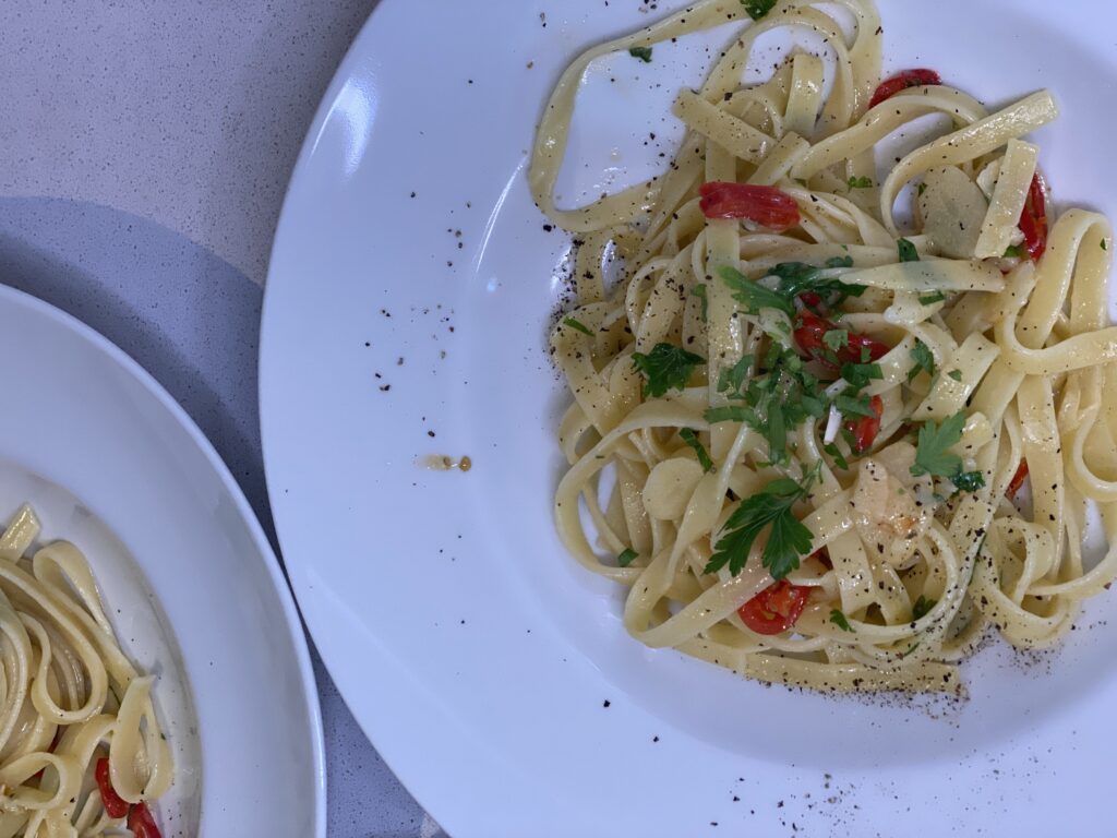 2 Teller mit Fettuccine al Limone