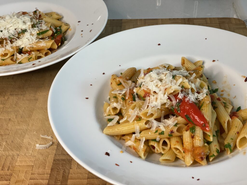 Teller mit Penne all'arrabiata