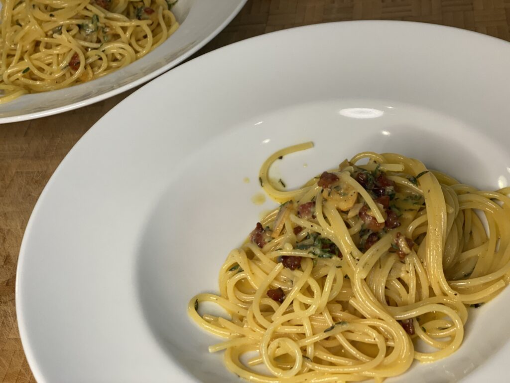 Teller mit Spaghetti Carbonara