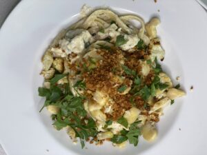 Blumenkohl-Pasta mit Brotkrumen-Topping