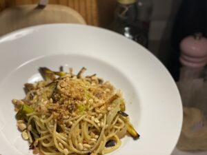 Spaghetti mit Lauch und Crunch