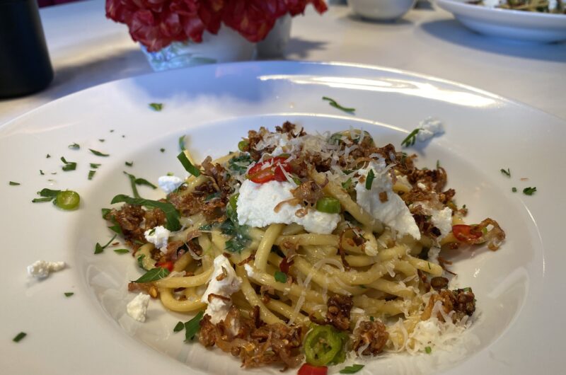 Bigoli mit Schalotten und Parmesansauce